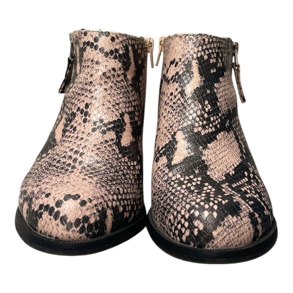 Time and True memory foam Women’s Animal print ankle boots SZ 6W